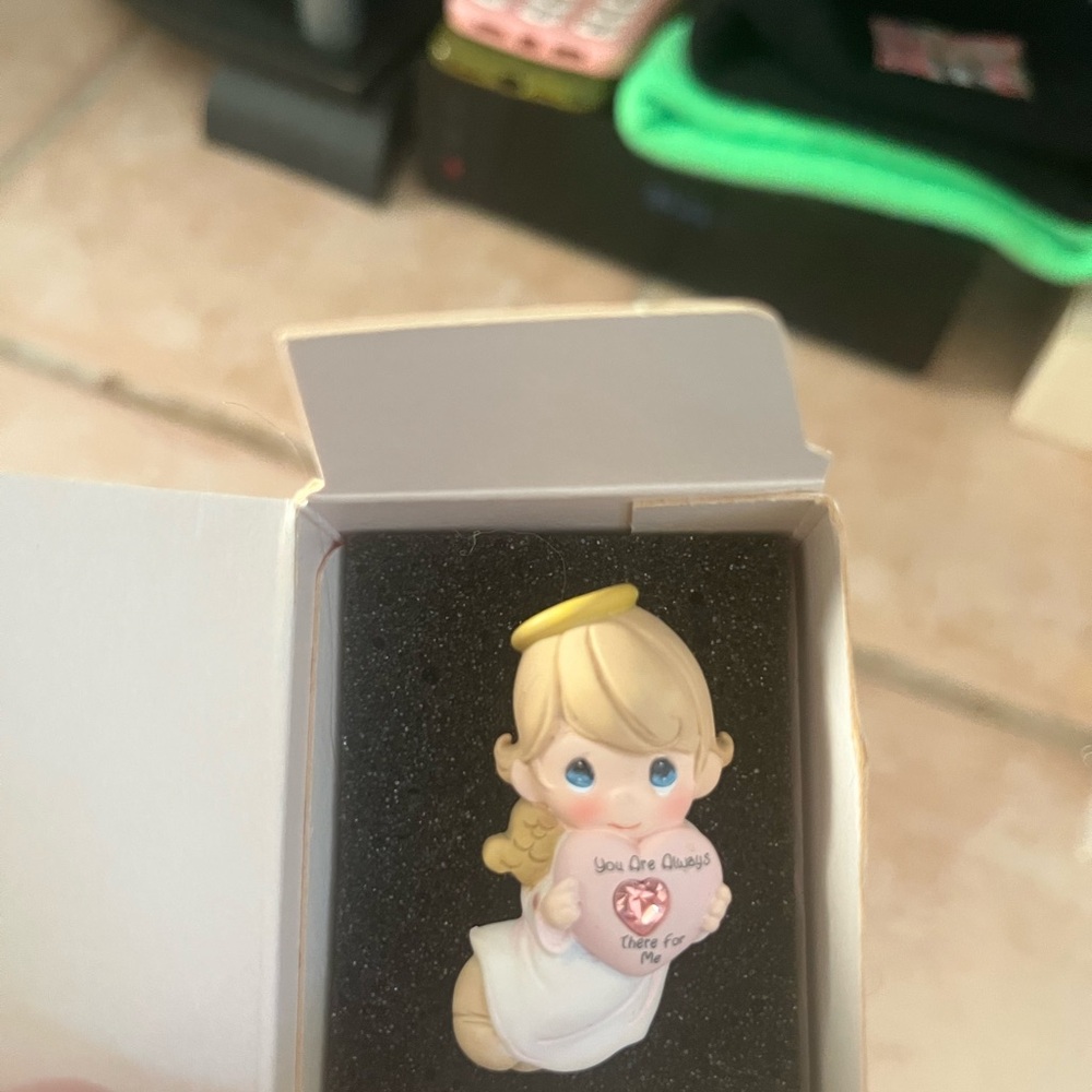 NIB Precious Moments Angel pin with Halo